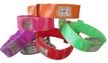 Движение вскользь стильного wristwatch СИД цифров гибкое для мальчиков/девушок