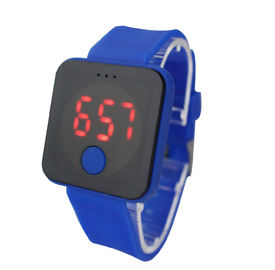 Изготовленный на заказ цветастый wristwatch СИД цифров с мягкой планкой, батареей лития